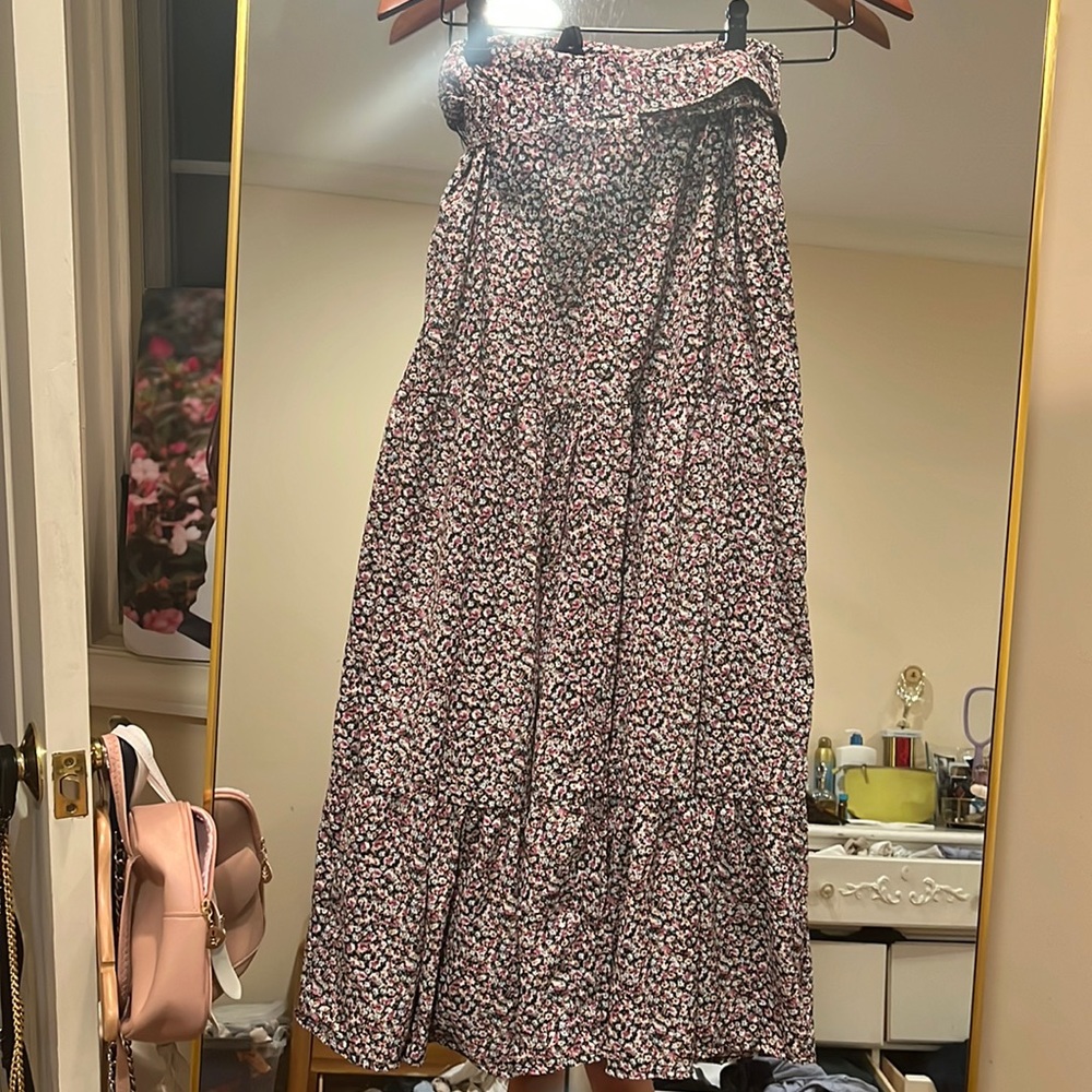 Gorgeous floral maxi skirt with belt and buttons